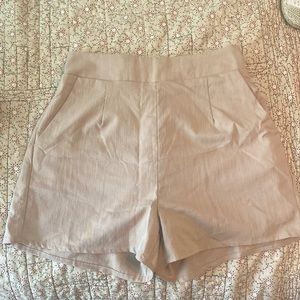Crescent tan structured short